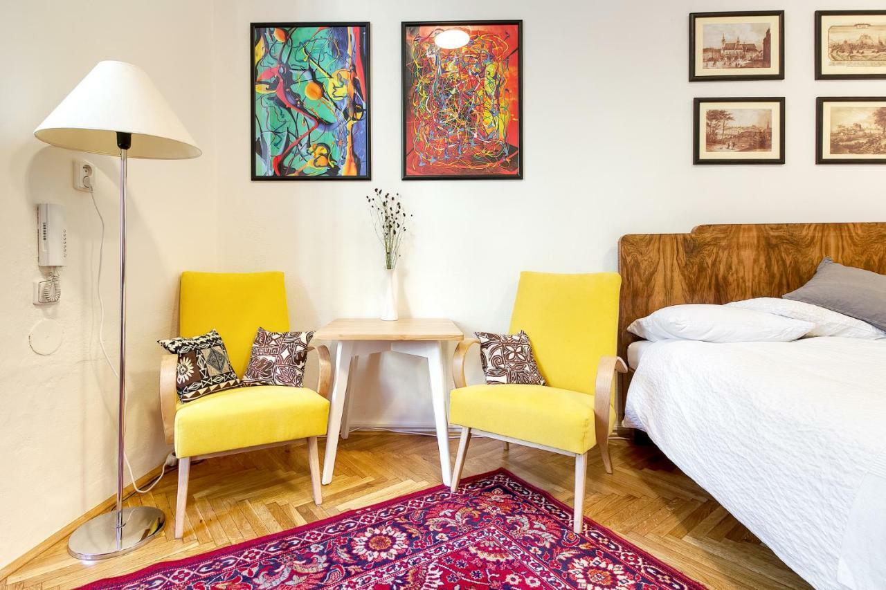 Apartment At The Three Princes